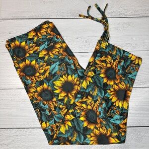 Vibrant‎ Sunflower Print ruched Capri Leggings